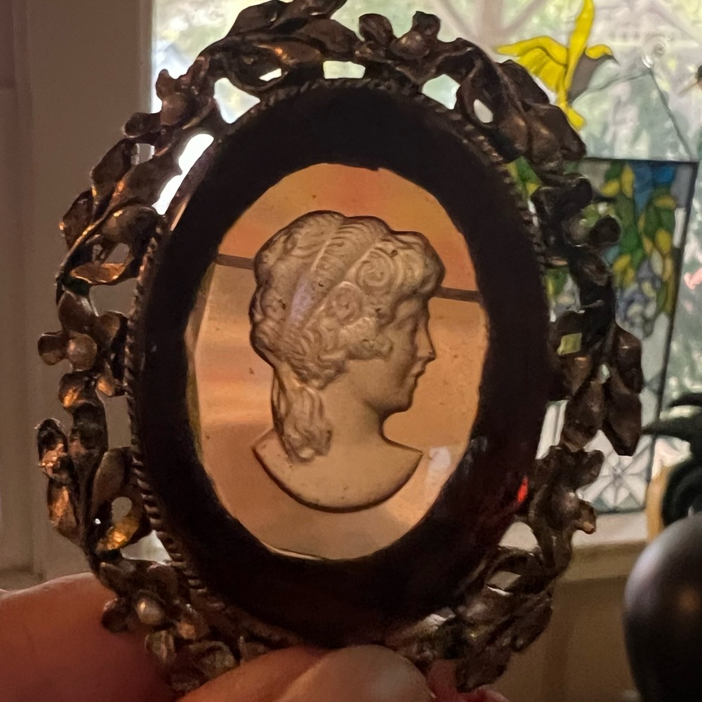Vintage Ornate Oval Cameo Pendant or Broach Lavender Glass
